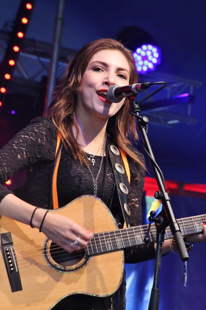 Ellie-Rose-guitar